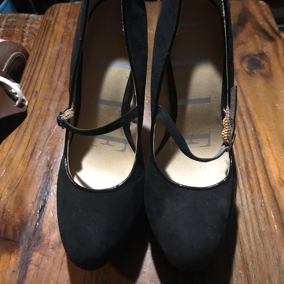 Elle Shoes - Elle Black heels. Size 10